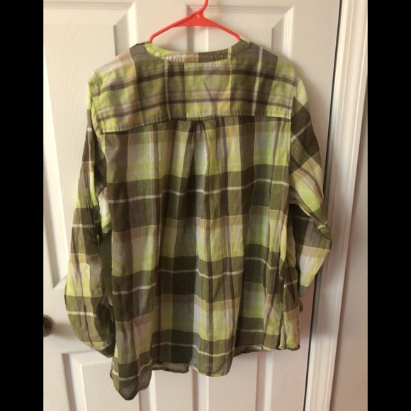 Women’s Lane Bryant Crew-Neck, Button front Blouse, Green/Yellow Size 22-24 - Picture 2 of 5